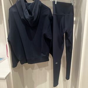 ALO Yoga Women's Navy Leggings size S. Like new